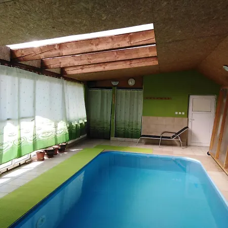 Wellness S Bazenem Lodge *